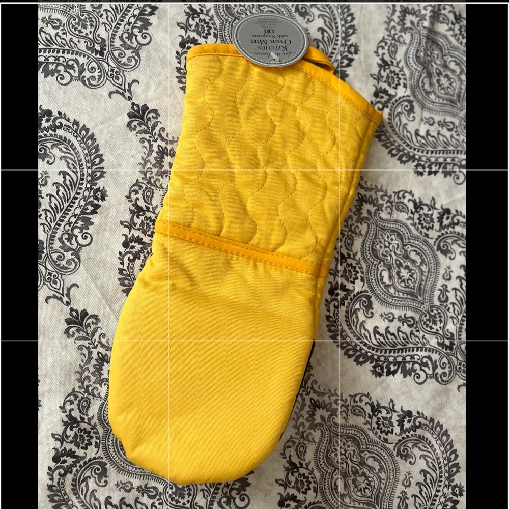 DII Design Imports Mustard Yellow Over Mitt, NWT